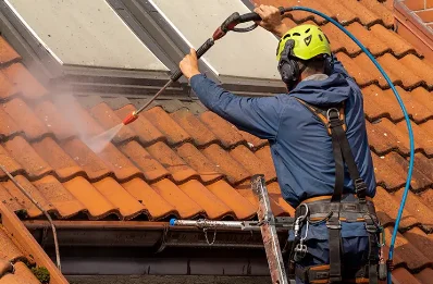 Démoussage et hydrofuge de toiture à Saint-Marcouf